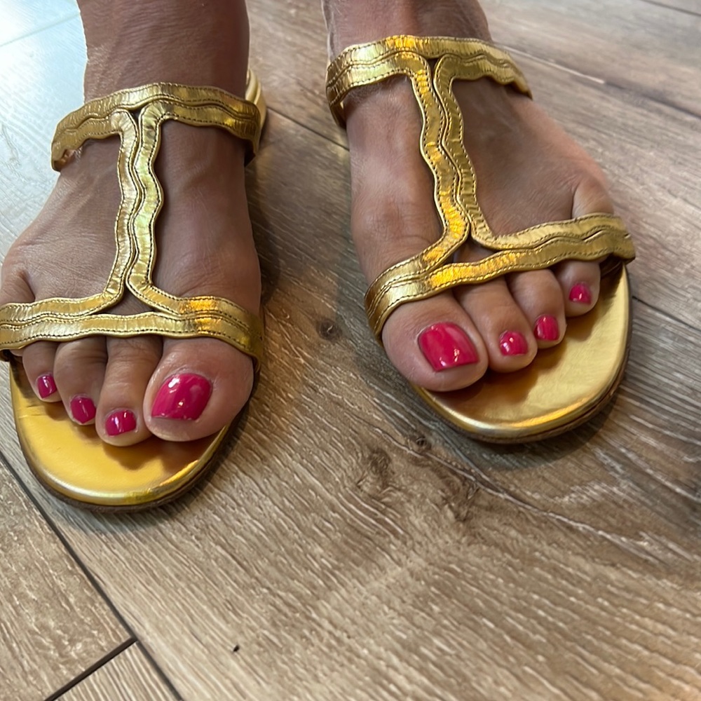 Prada gold leather sandals .sz 40 . Good condition. Beautiful